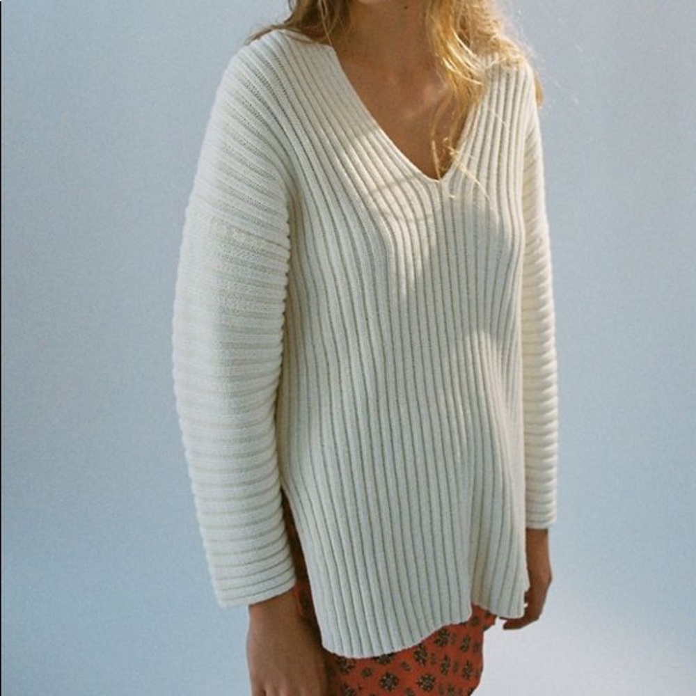 URBAN OUTFITTERS Deep V-neck Tunic Sweater